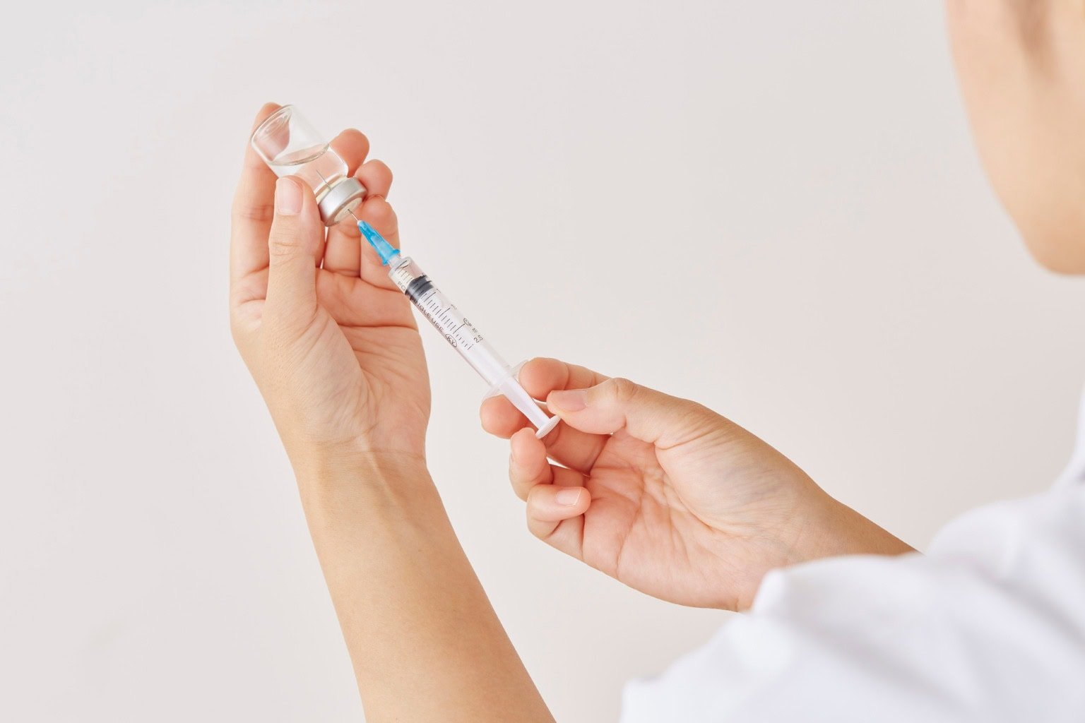 Vitamin B12: Benefits, Deficiency Symptoms, Food Sources, and Dosage Guide